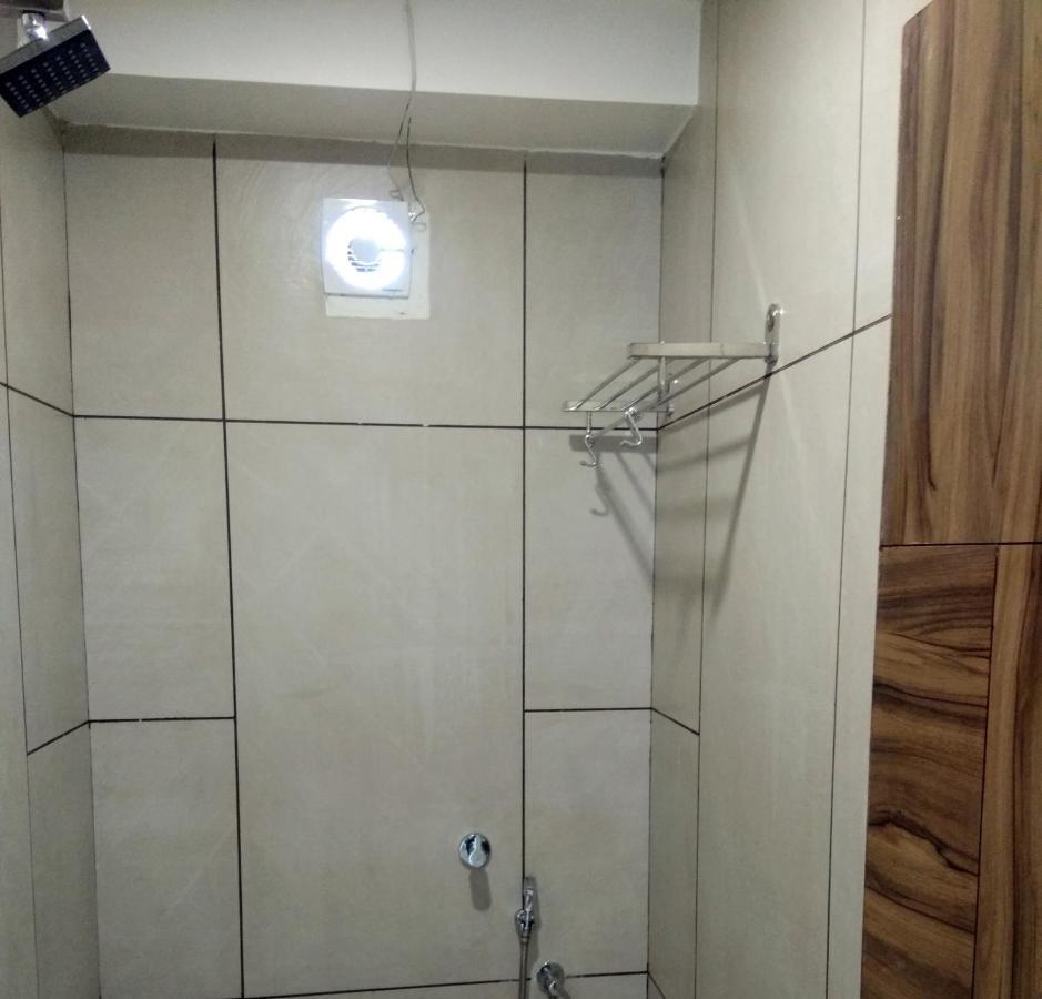 Hotel Milan Ахмедабад Екстериор снимка